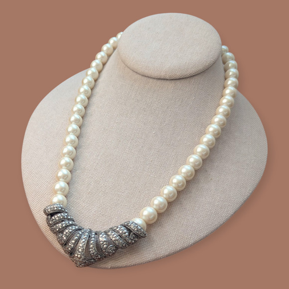 Vintage Art Deco Style Avon Necklace - Picture 8 of 8